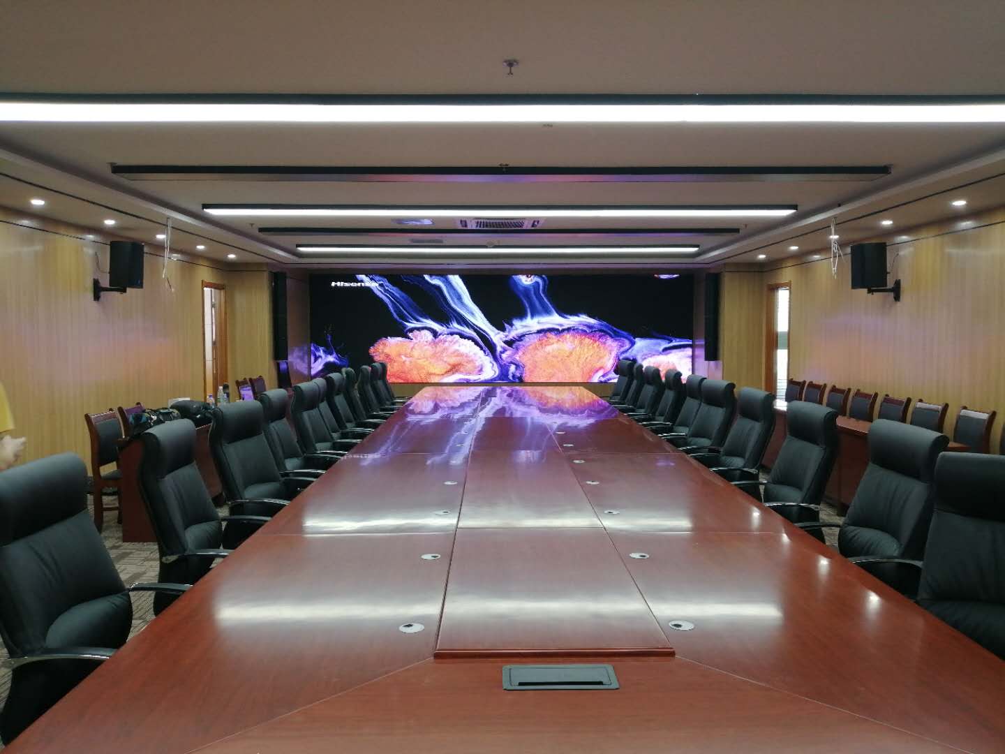 濰坊某事業(yè)單位音、視頻會議集成項目完工，會議辦公、音響系統(tǒng)、1.2小間距顯示系統(tǒng)完美融合